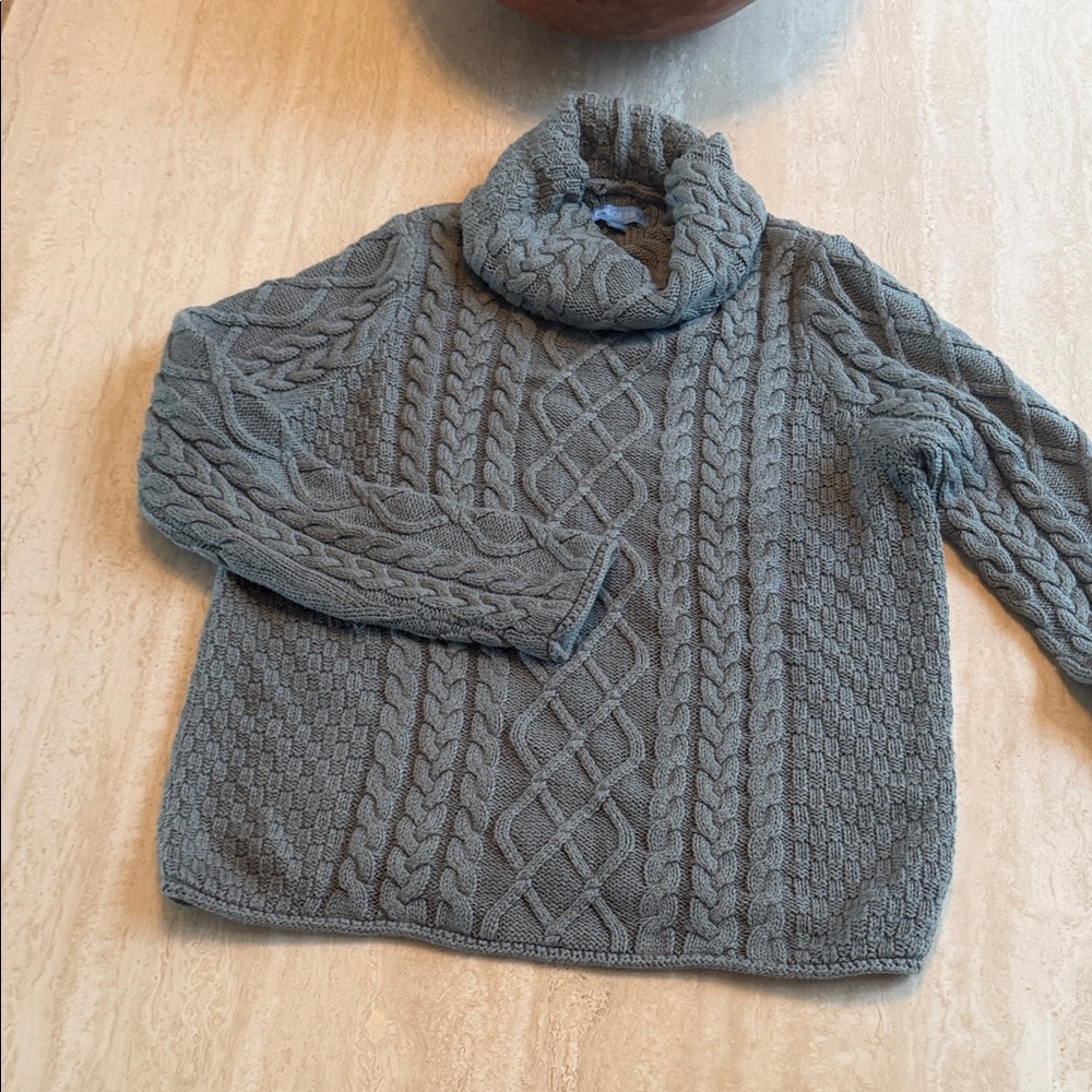 Burgess cashmere blend pullover Sweater in beautiful sage color